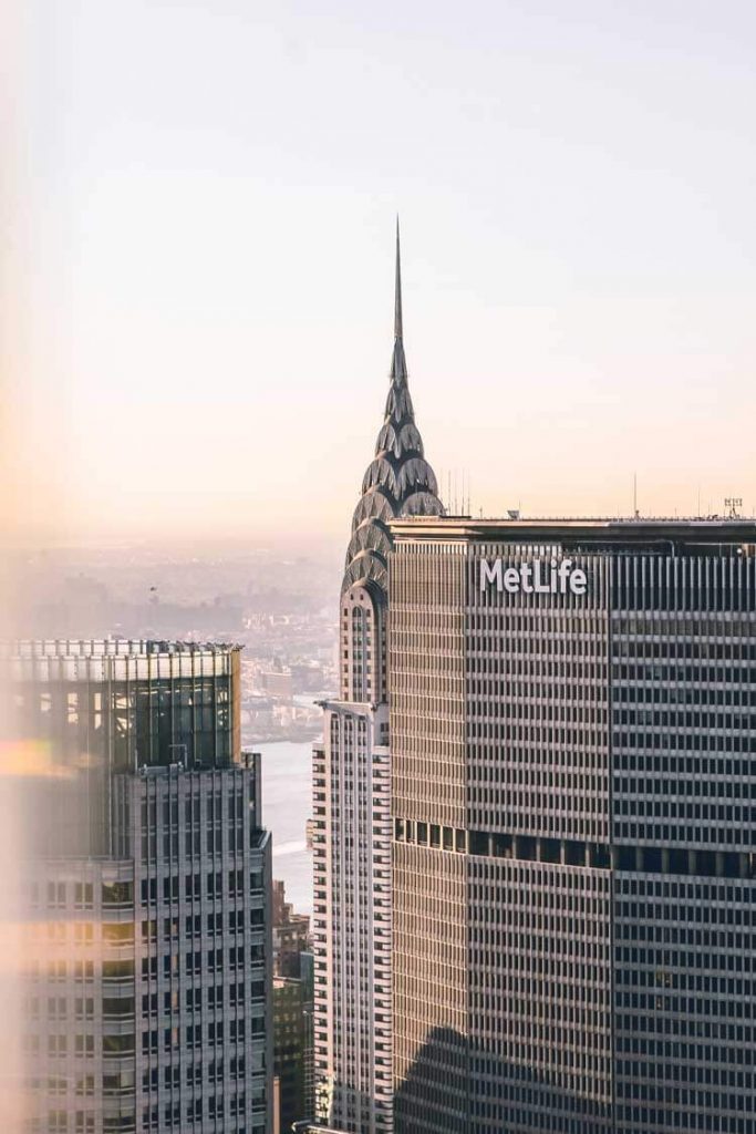 el MetLife con el Chrysler Building dos rascacielos de Nueva York 