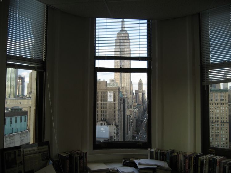 Edificio Flatiron desde dentro con vistas al Empire State Building