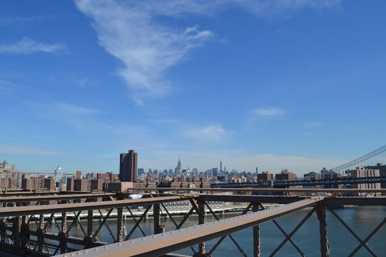 Vistas del Empire State Building desde el Puente de Brooklyn