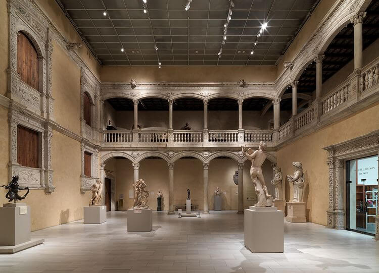 Patio del Castillo de Vélez Blanco en el Museo Metropolitano de Arte de Nueva York