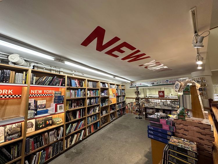 Sección Nueva York en la librería famosa de Nueva York