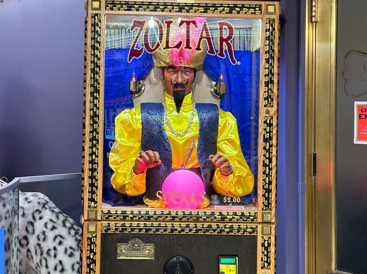 Zoltar película Big en FAO Schwarz